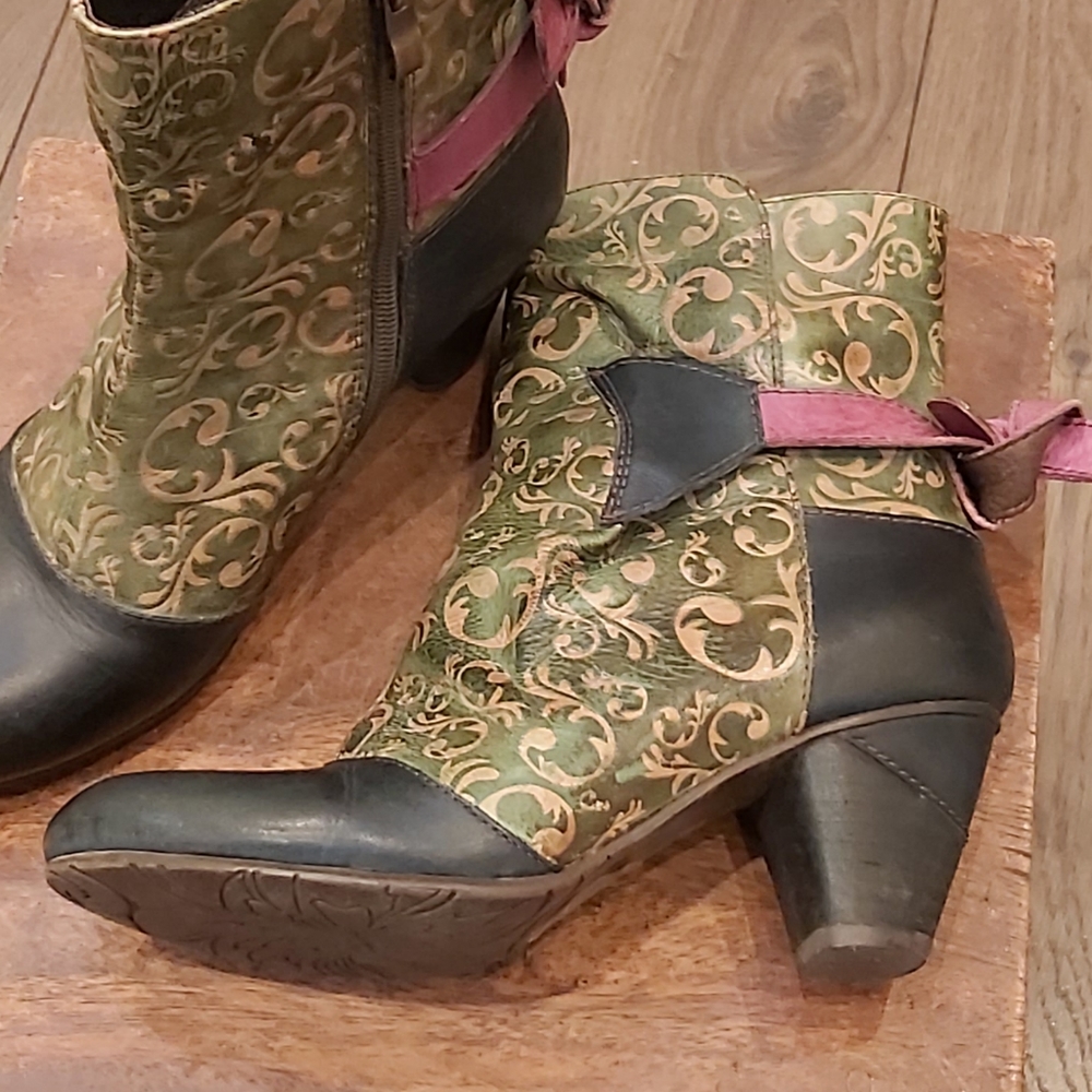 Italmoda leather heeled booties